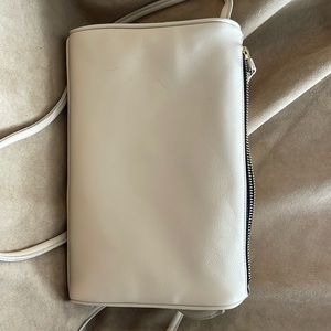 Never been used vintage Coach shoulder bag. Amazing condition.